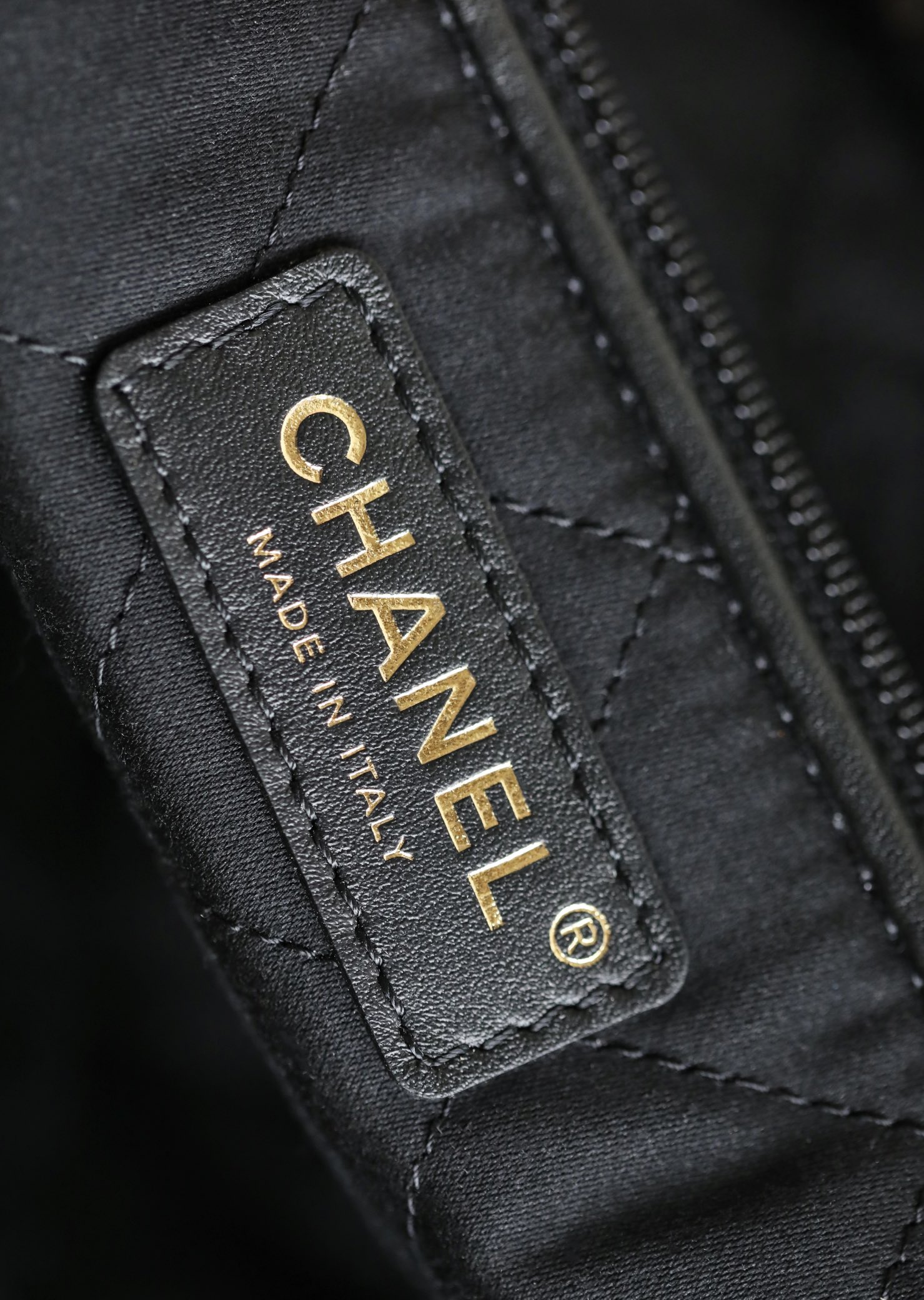 𝖬𝗈𝗇𝗍𝖾𝖻𝖾𝗅𝗅𝗈 zip bag