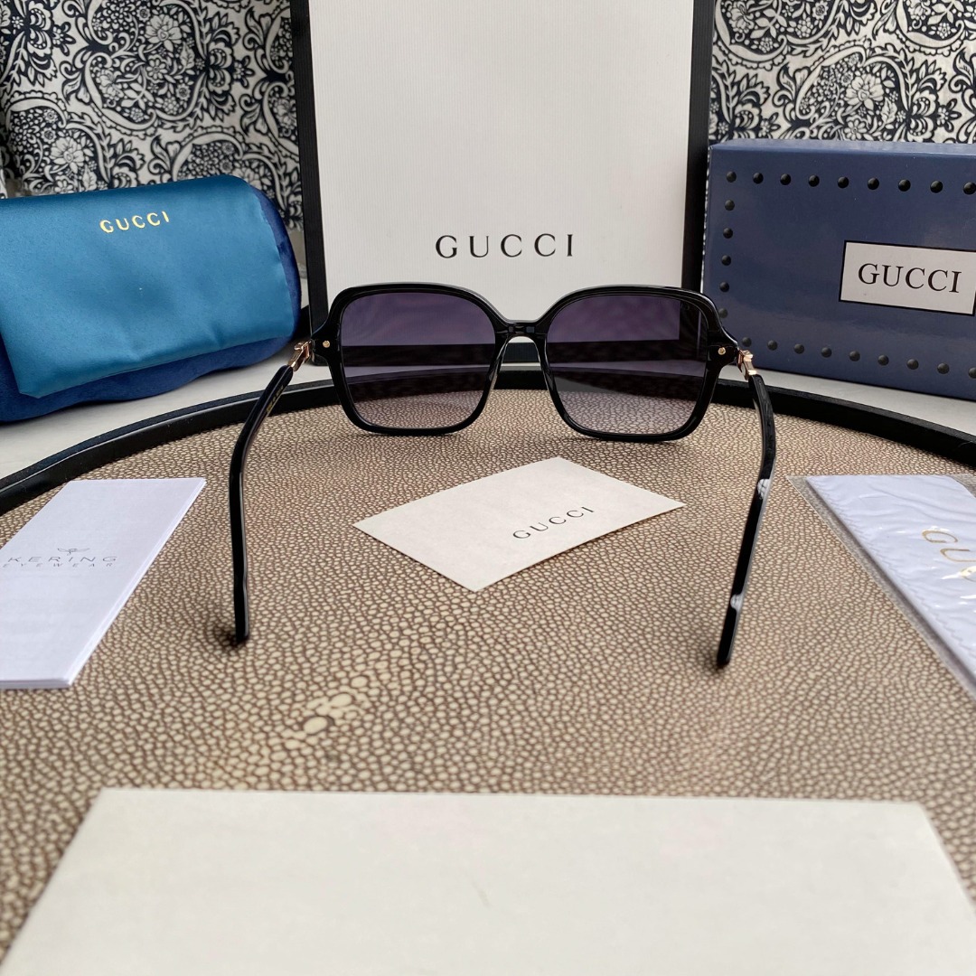 RECTANGULAR FRAME SUNGLASSES