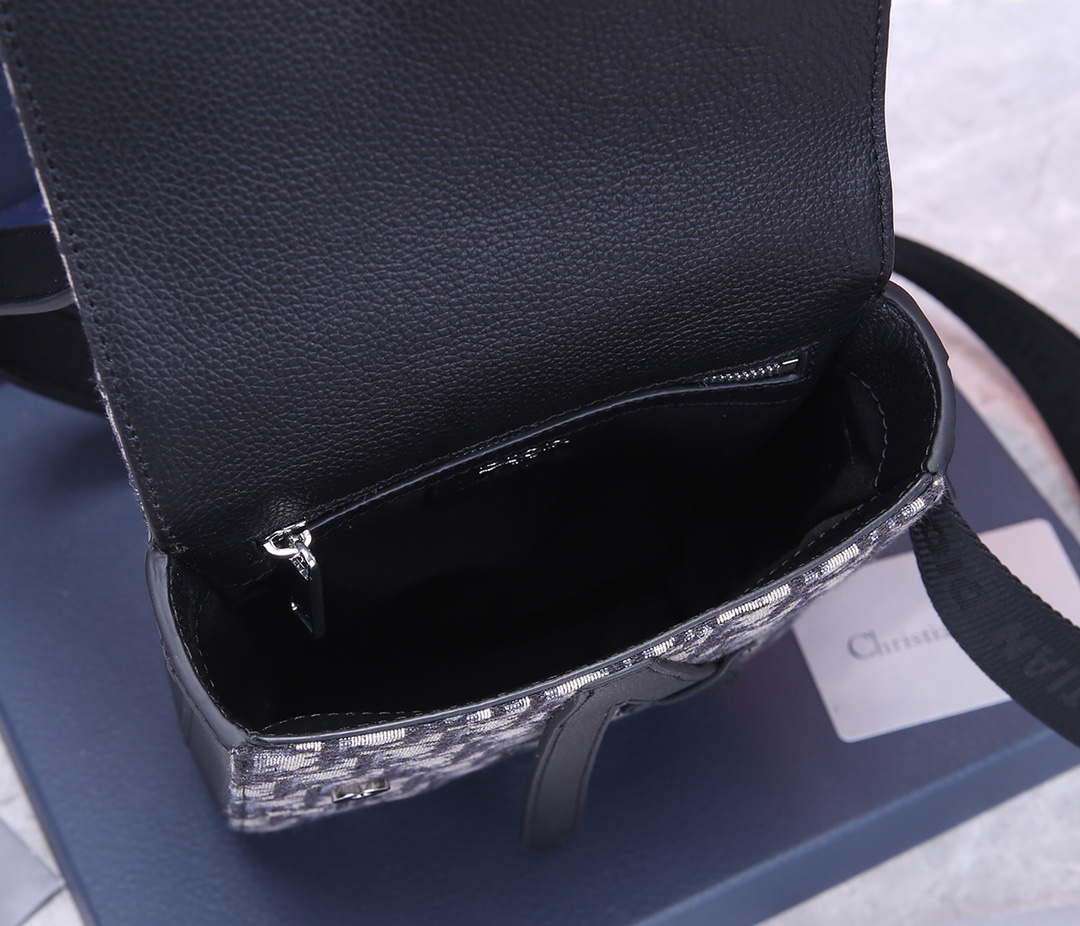 D10r Cell Phone Bag