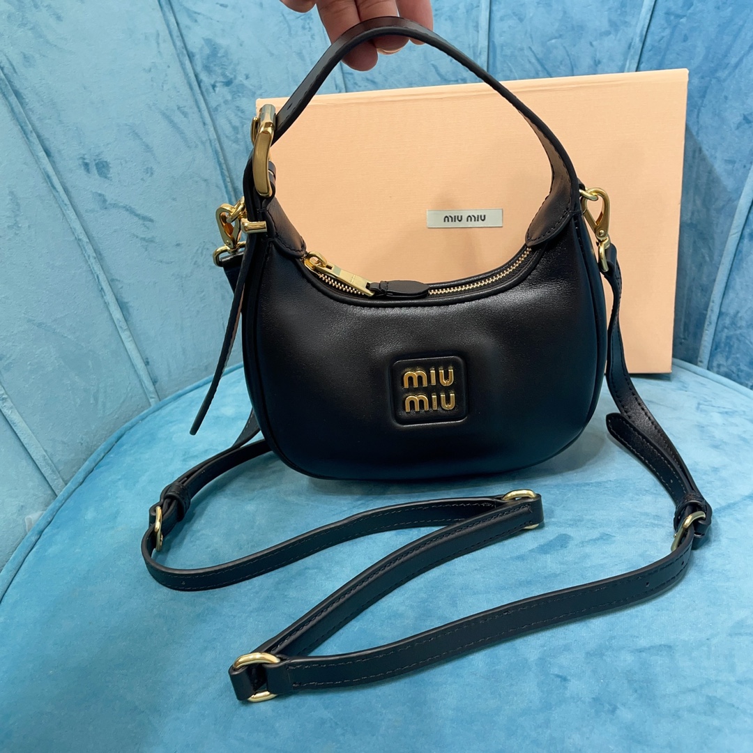 M1v hobo bag