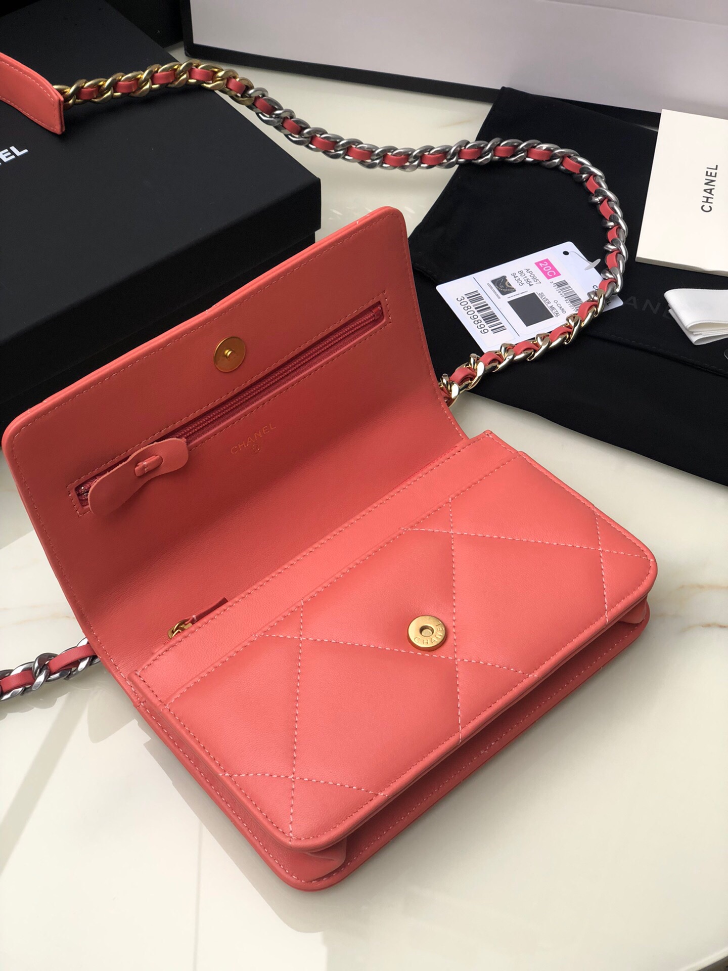 Ch**el 19 WALLET ON CHAIN