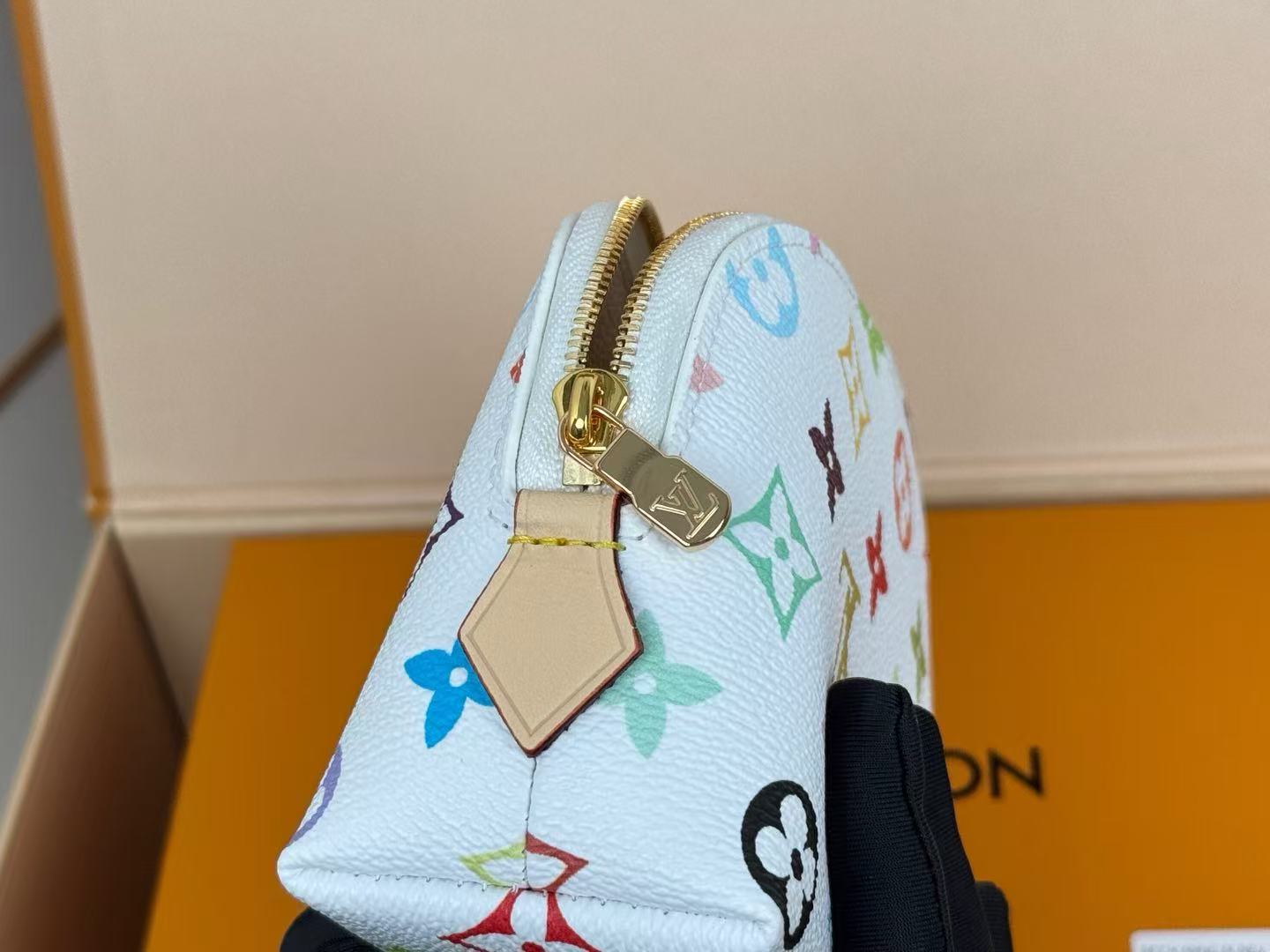 L0vis Vvtt0n x Takashi Murakami Pochette Cosmetique
