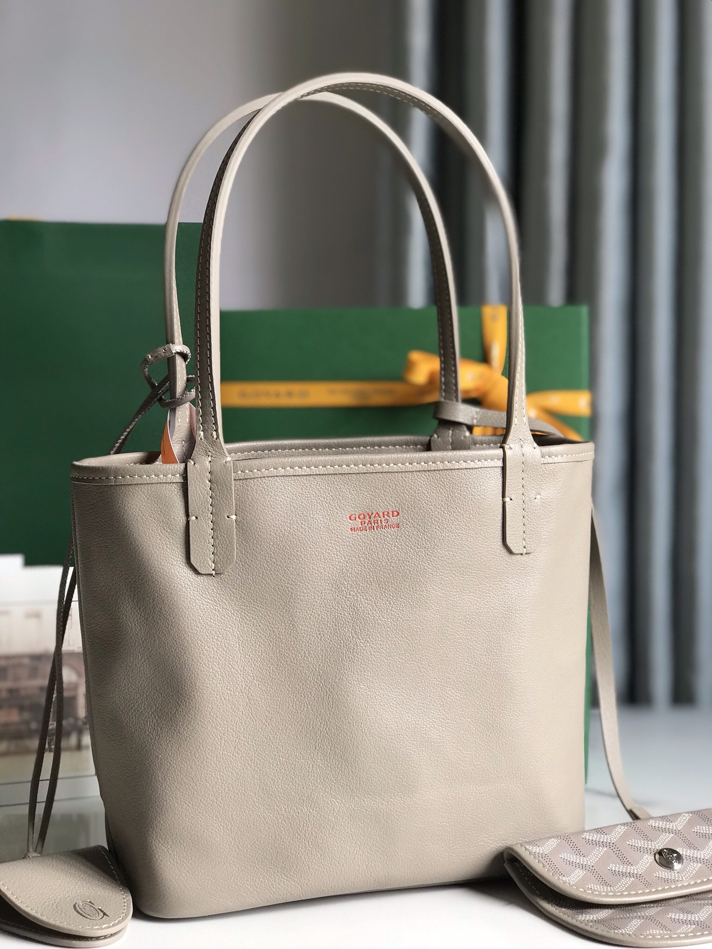 G09ard Reversible Anjou Tote PM