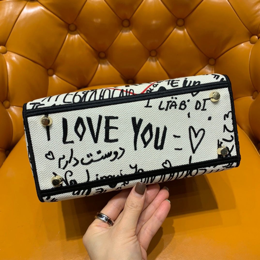 ‘I Love You’ Lady D10r