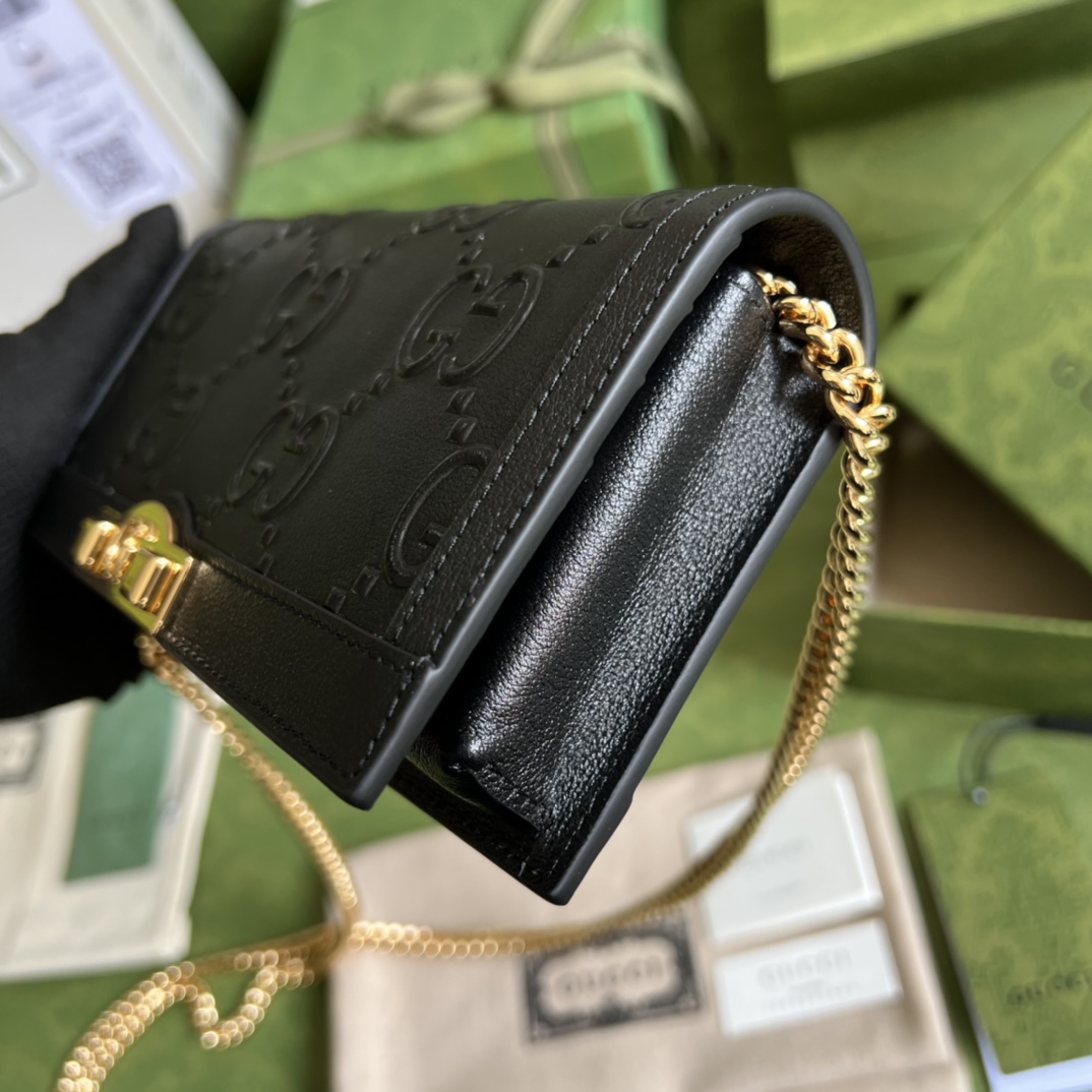 Gvc*1 Leather clutch