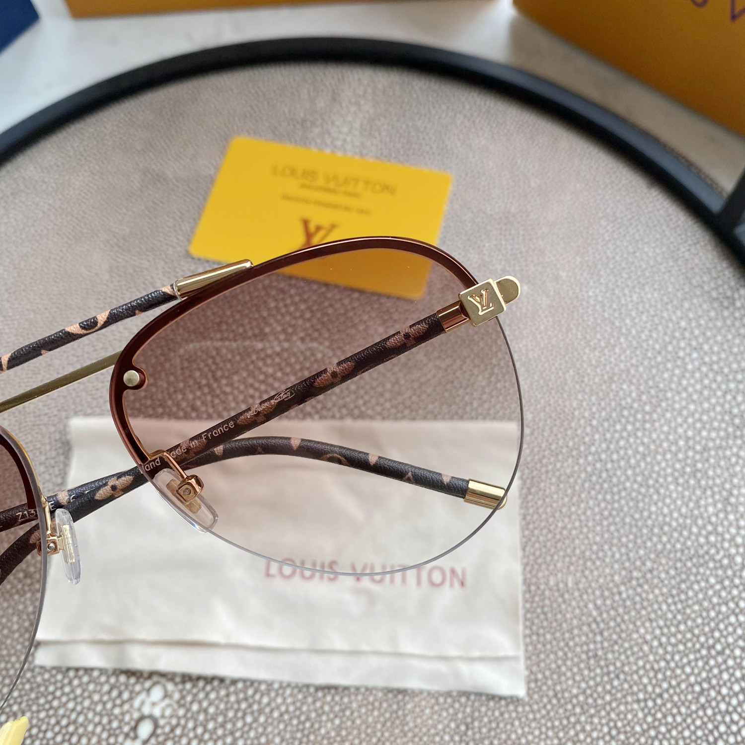 Pink Gradiant Monogram Stem Aviators