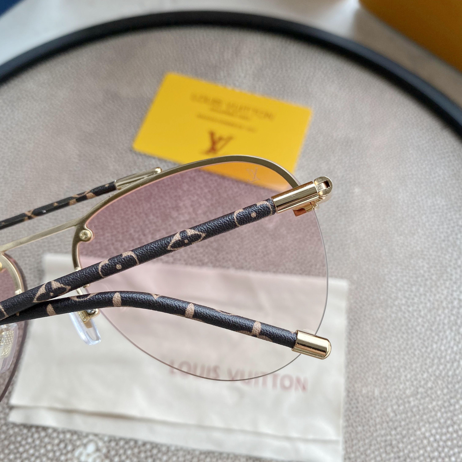 Pink Gradiant Monogram Stem Aviators