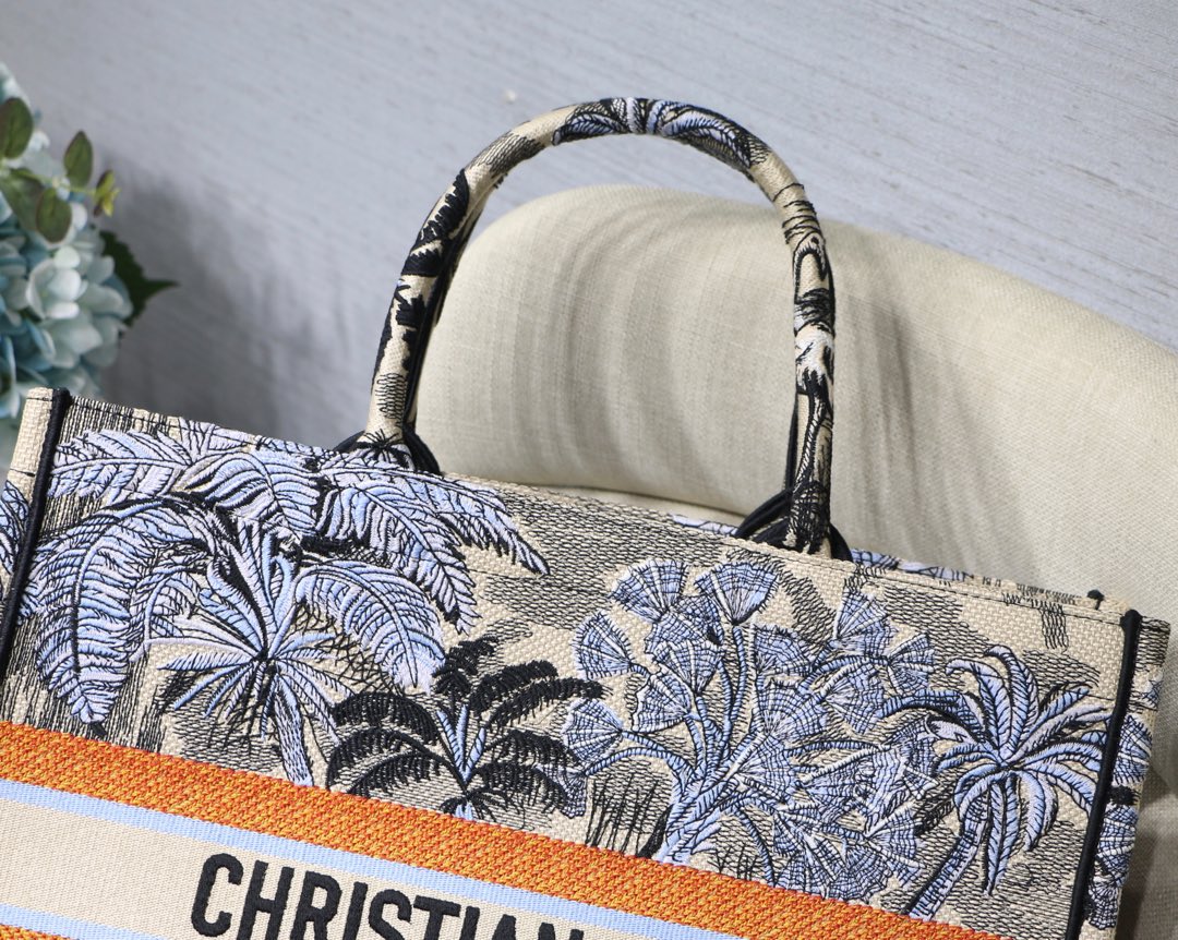 D10r Book Tote
