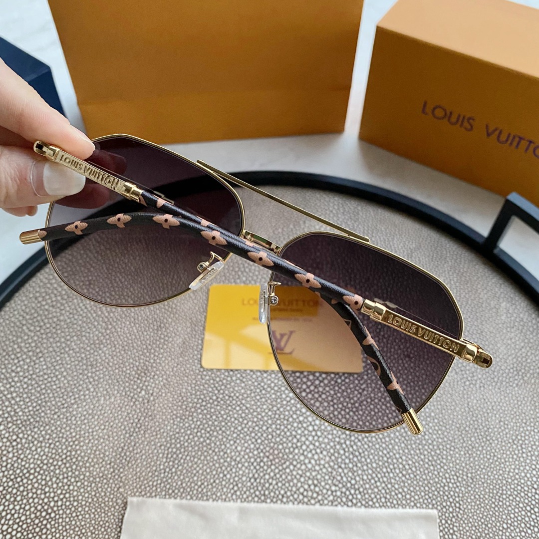 L0visVvtt0n Sunglasses