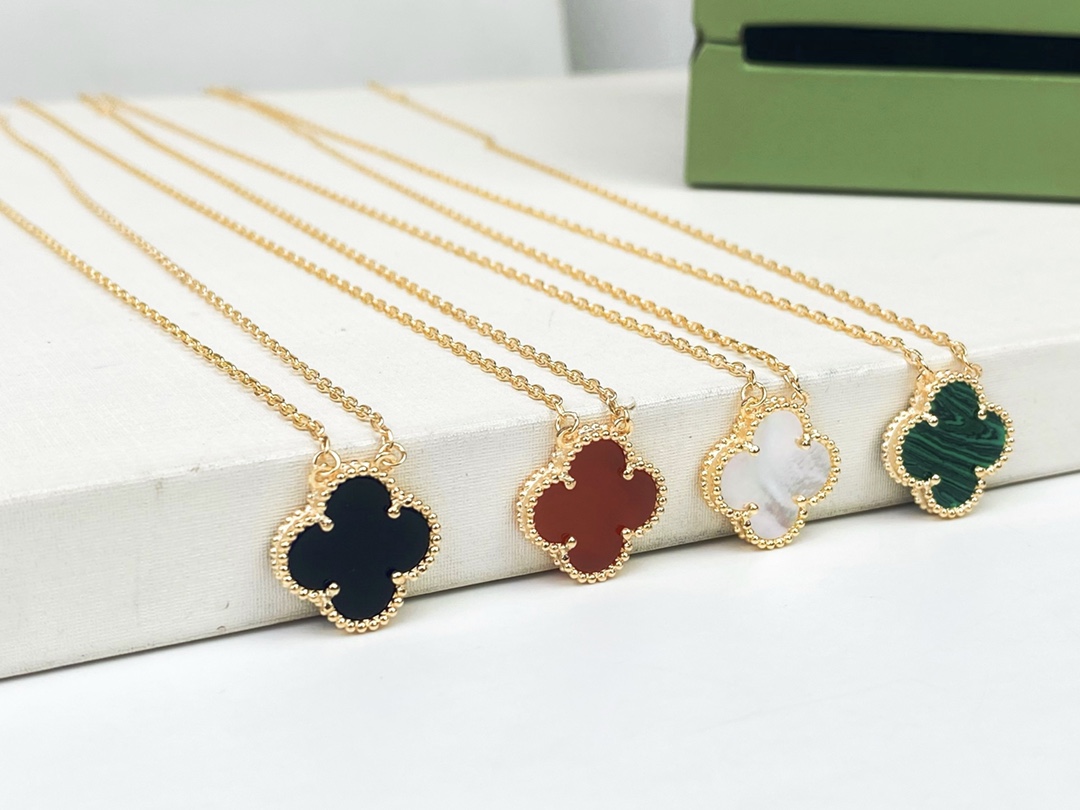 V*n Cl**f Vintage Alhambra Necklace