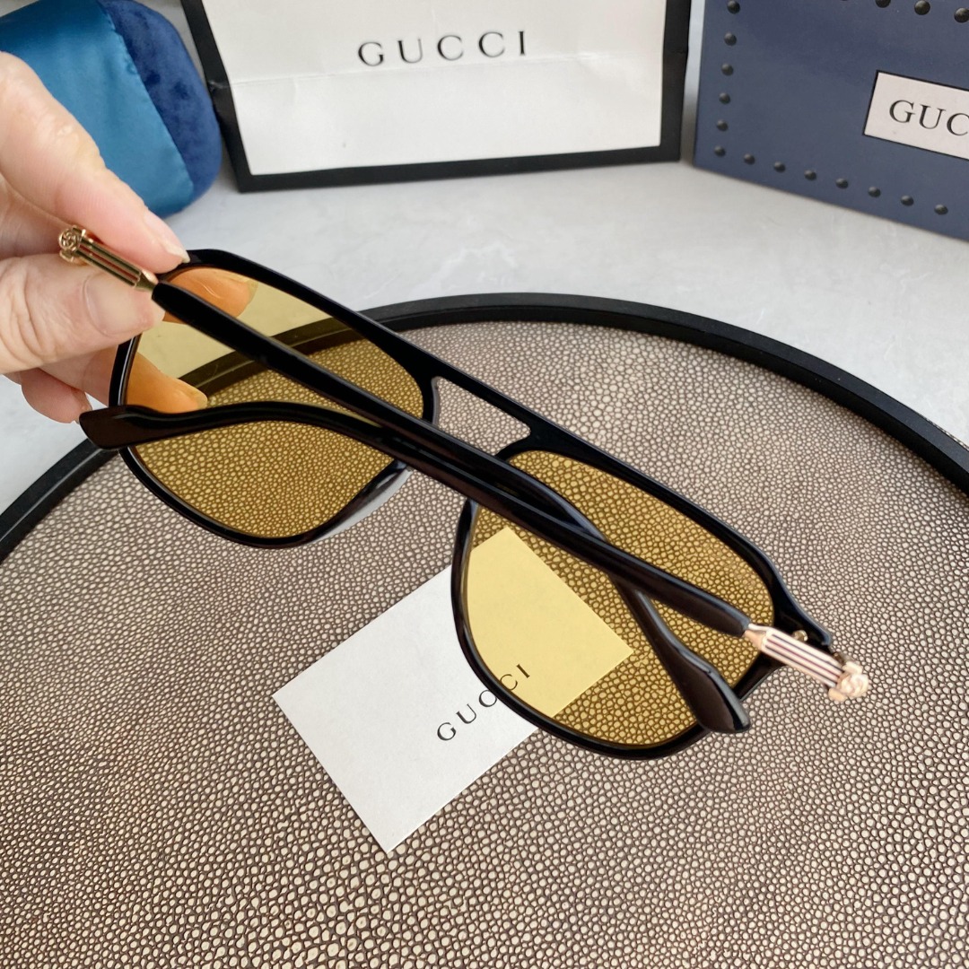AVIATOR SUNGLASSES