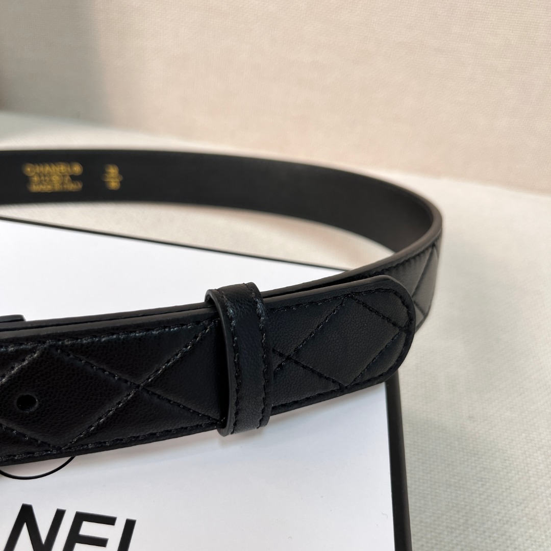 Ch**el Gold Chain & Black Quilted Leather CC Belt