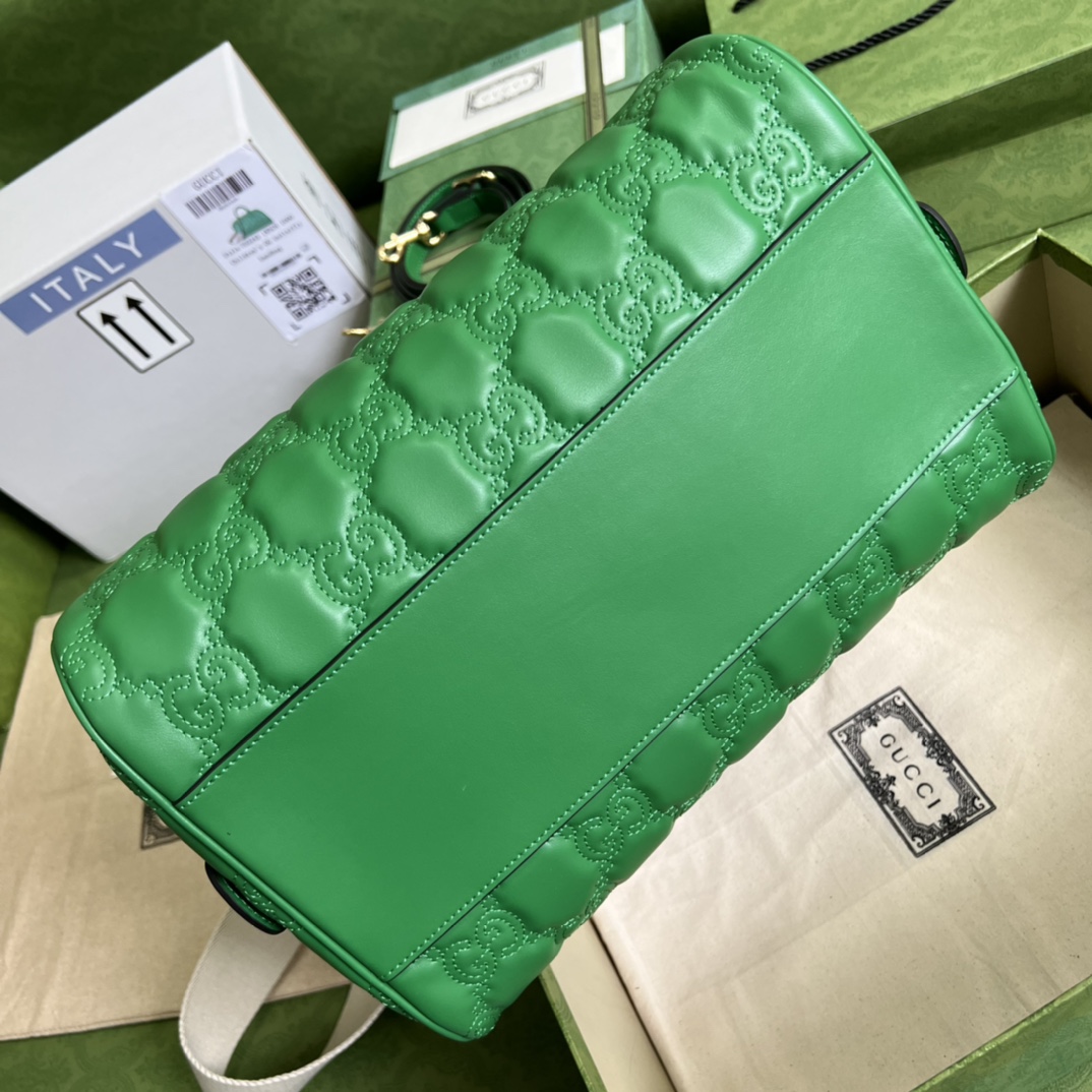 GG Matelassé leather medium bag