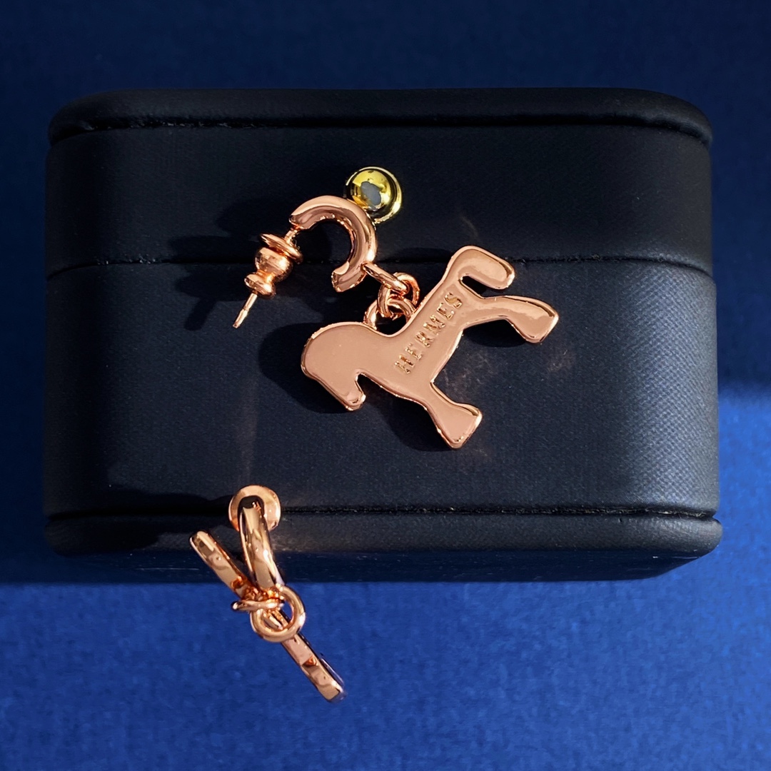 H**me5 Cheval Earrings