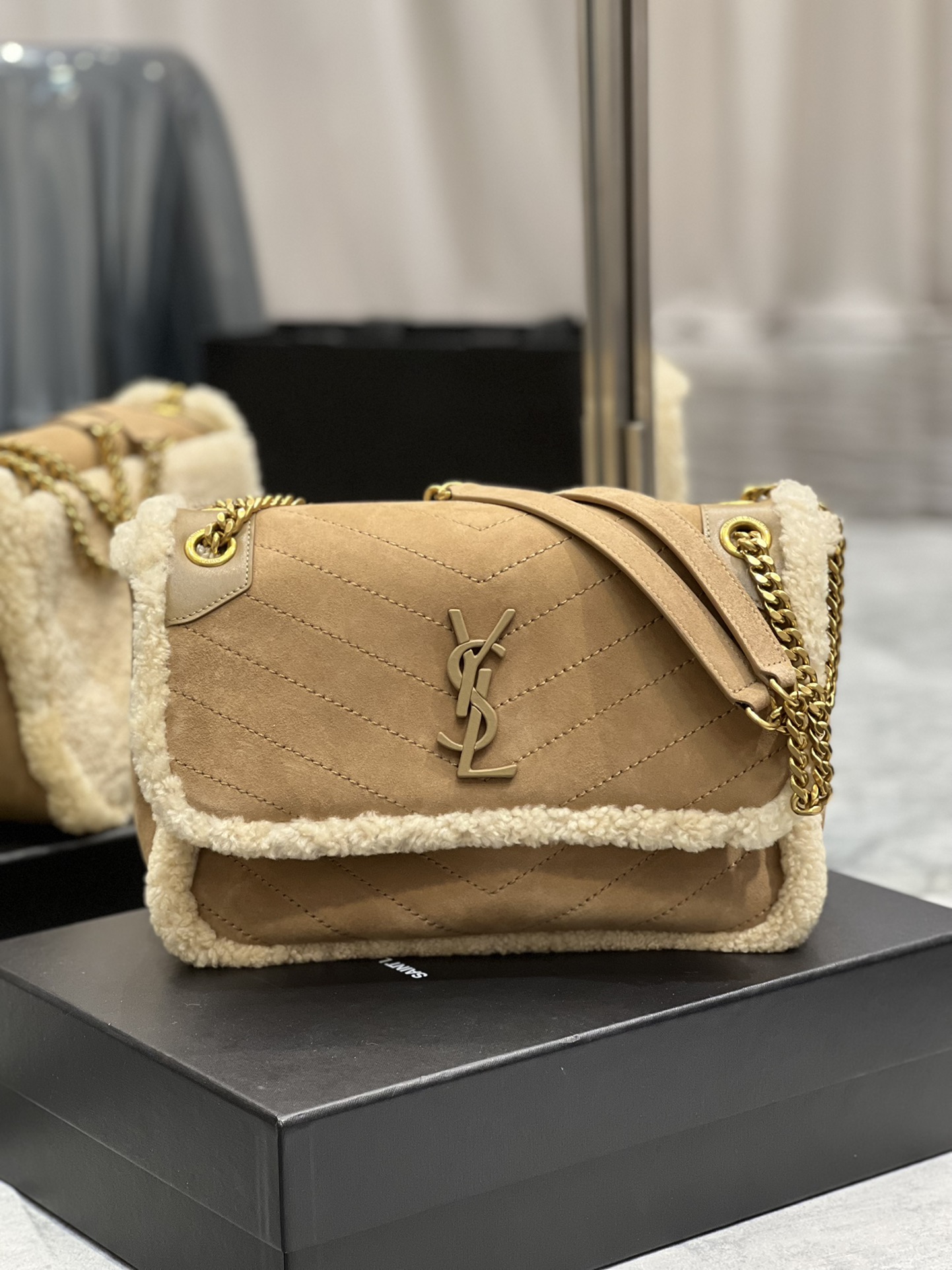 NIKI BABY CHAIN BAG IN CRINKLED VINTAGE LEATHER