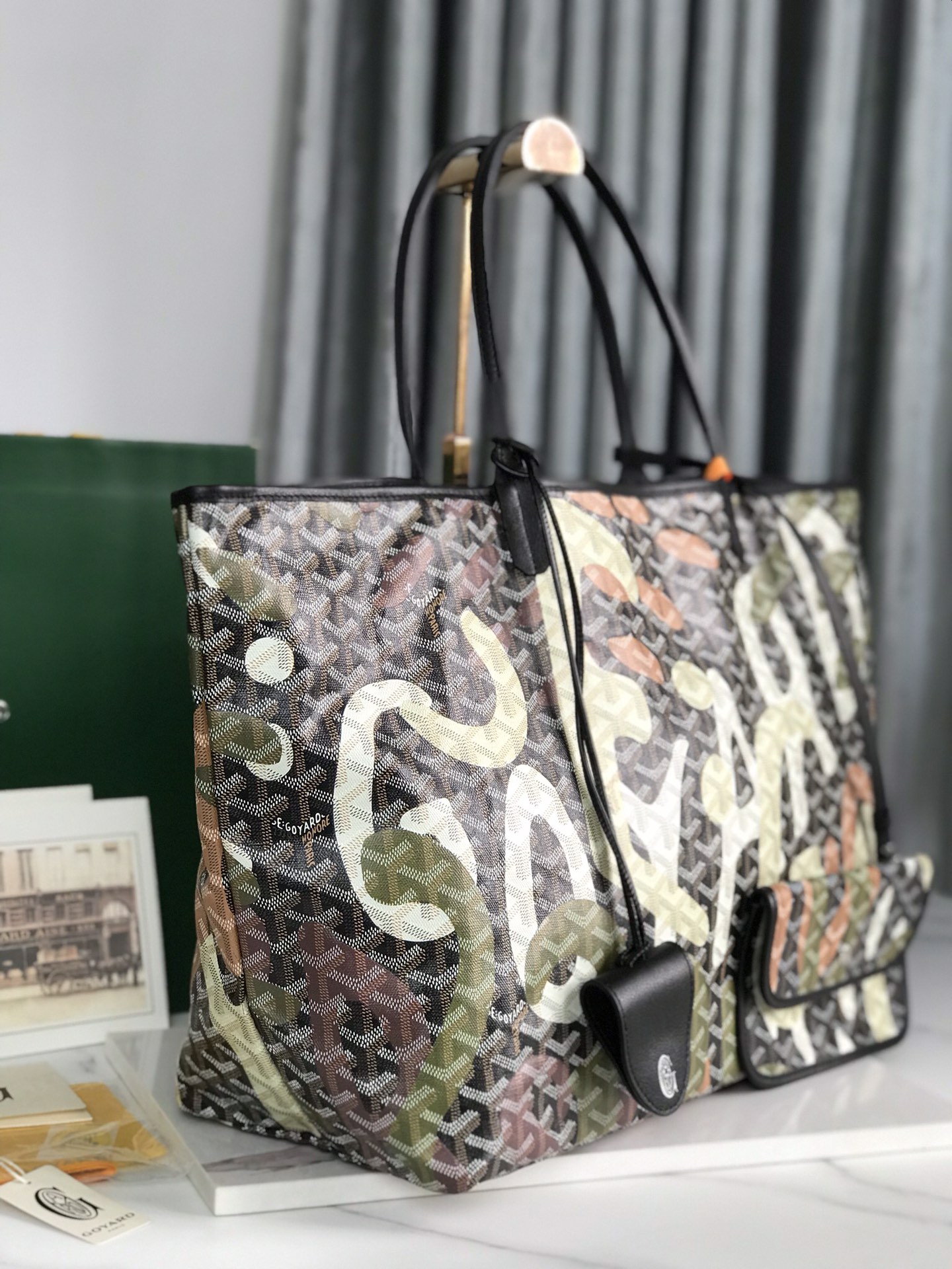 SAINT L0vis Tote bag