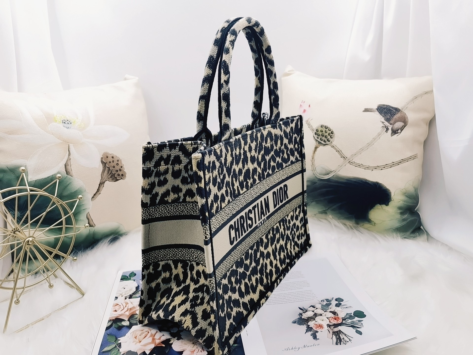D10r Book Tote