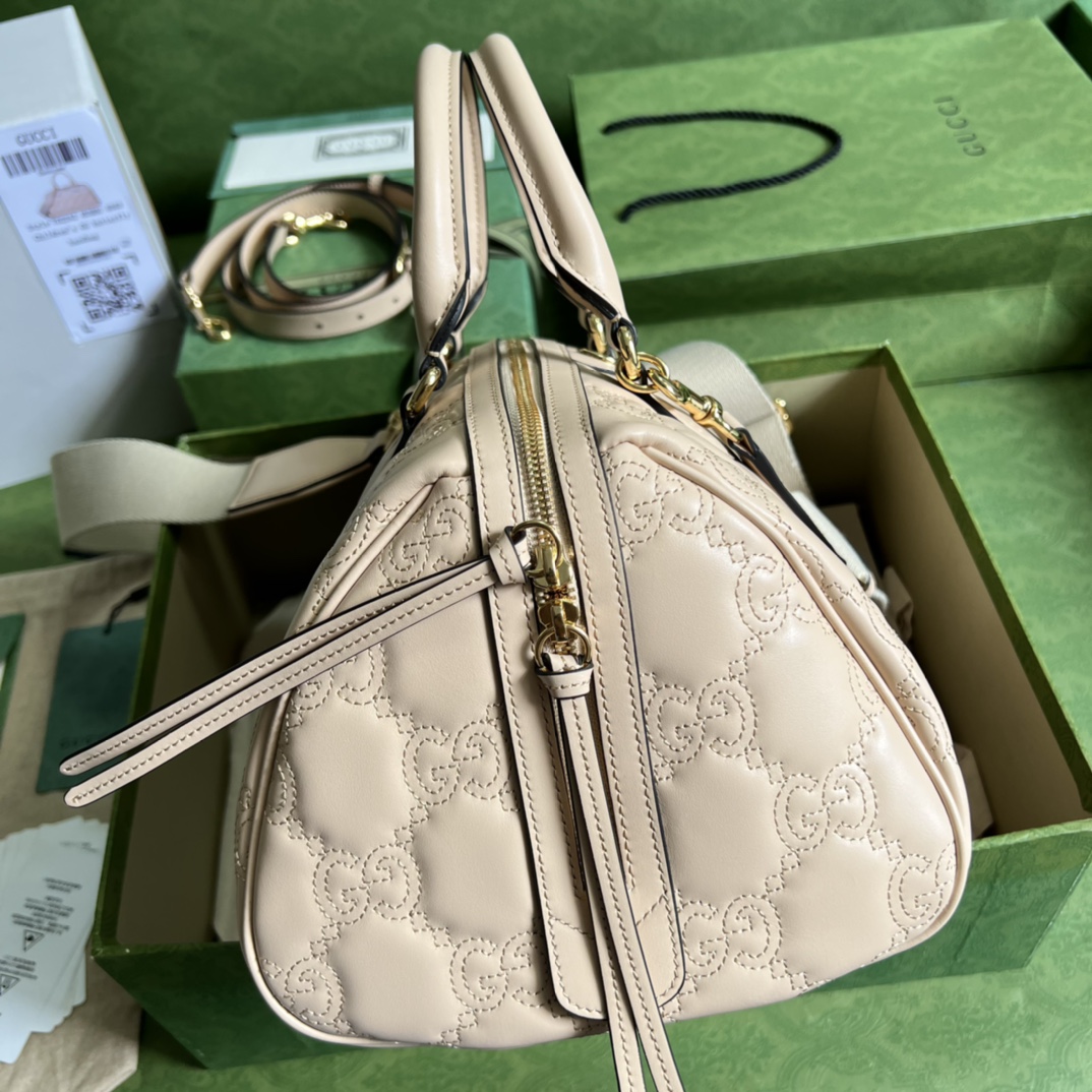 GG Matelassé leather medium bag