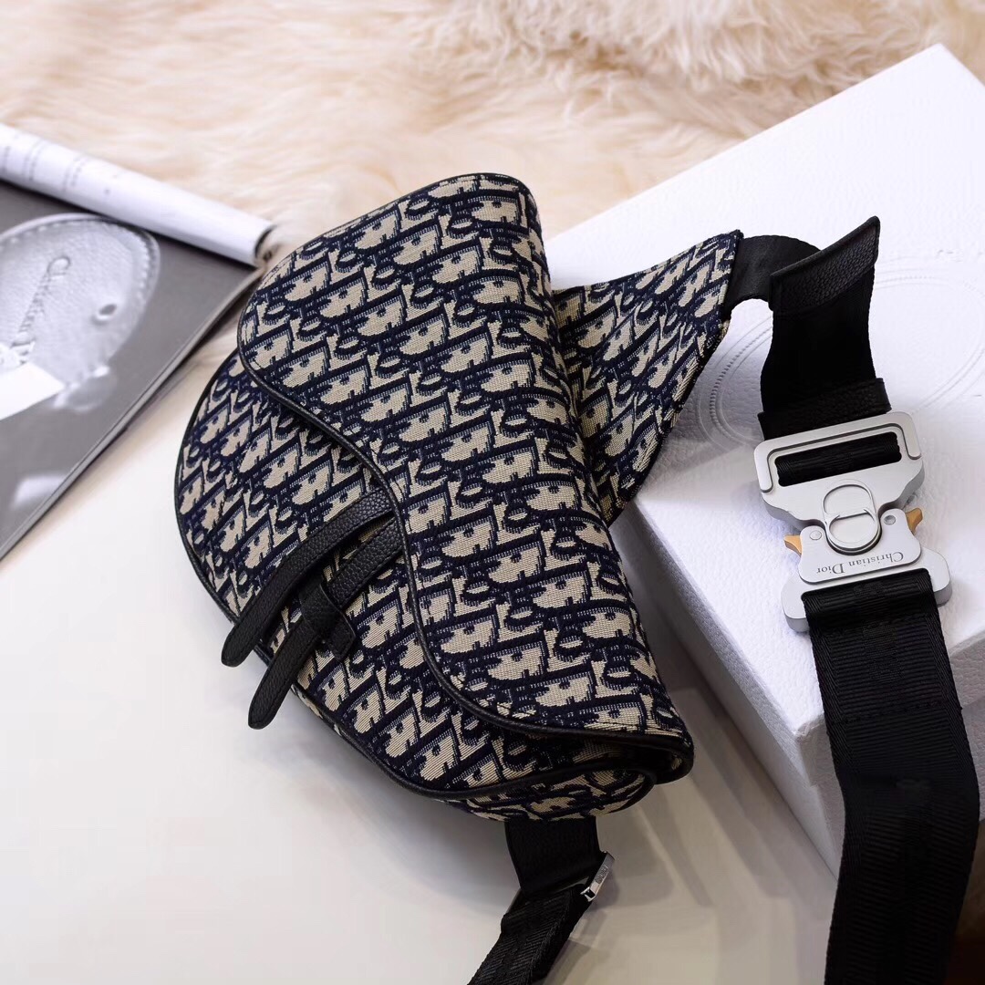 D10r Men’s Saddle Bag