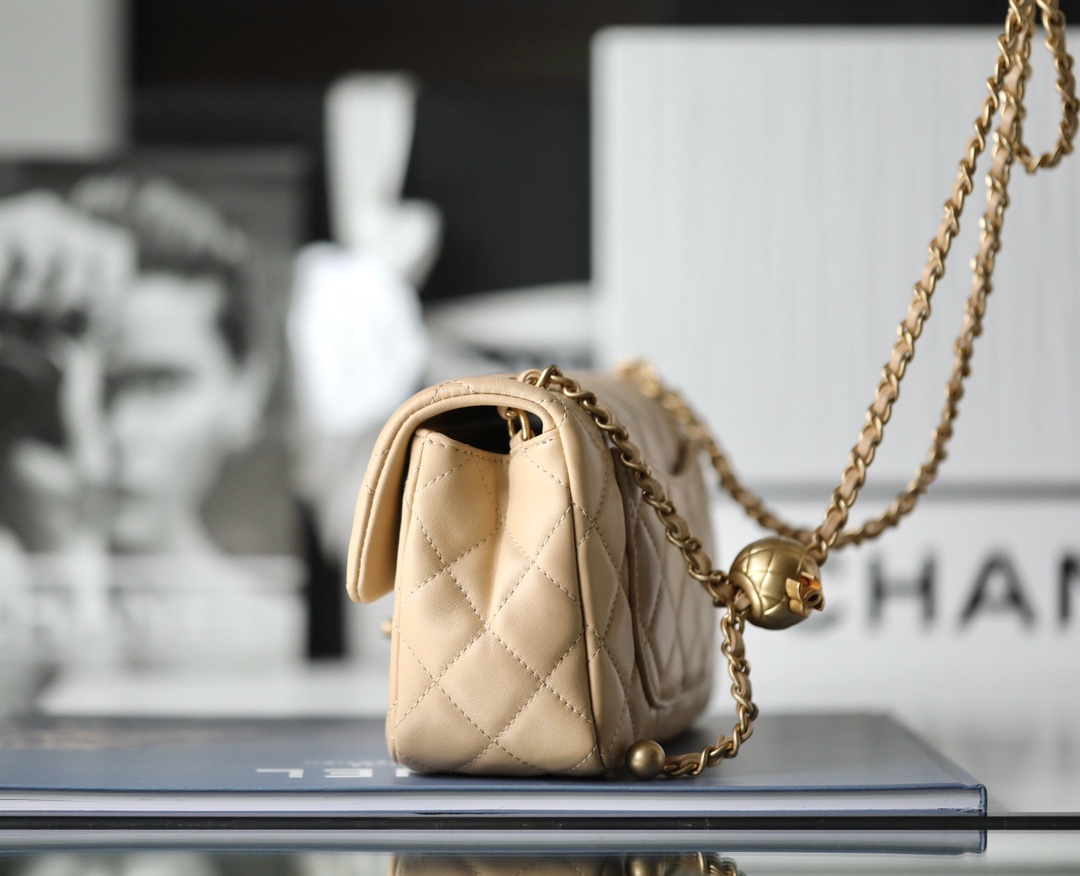 ch**el classic flap mini with G01den ball