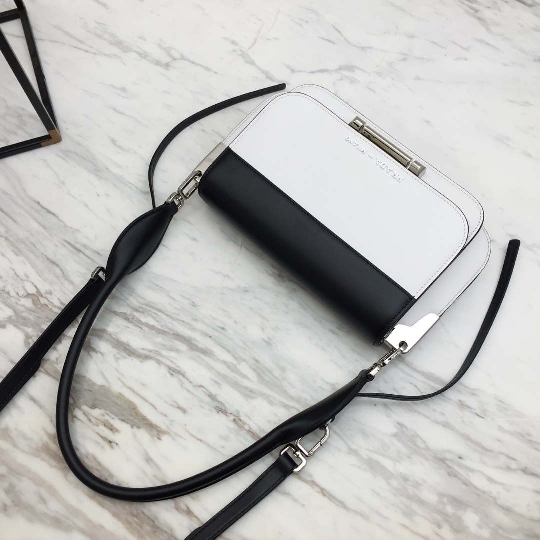 Sybille Clasp bag