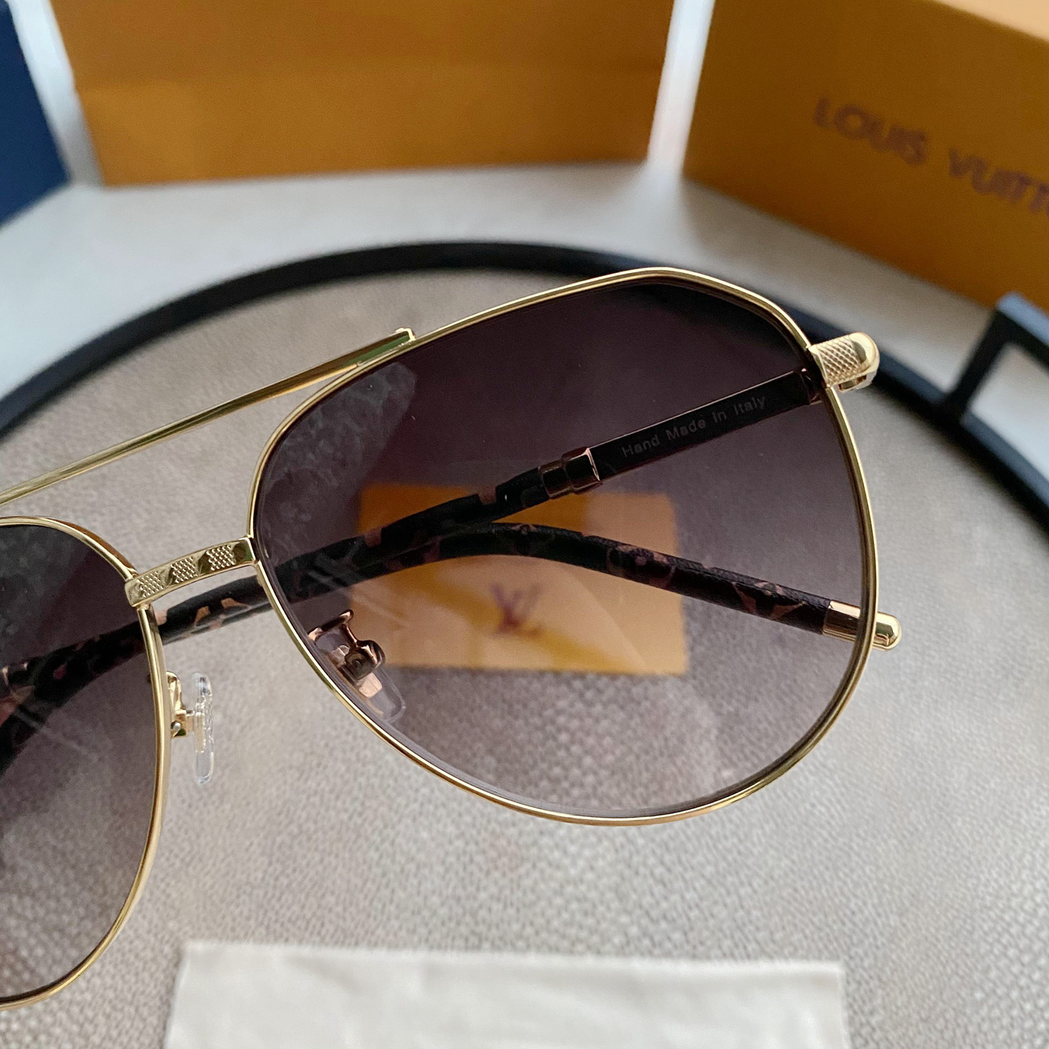 L0visVvtt0n Sunglasses
