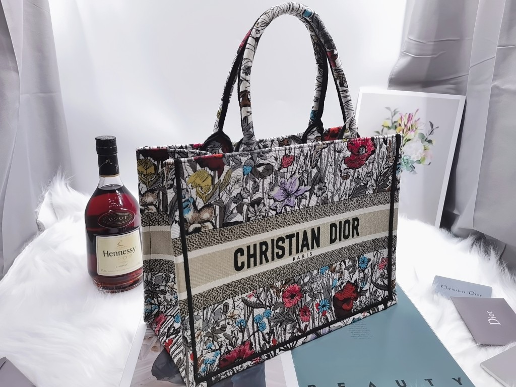 D10r Book Tote