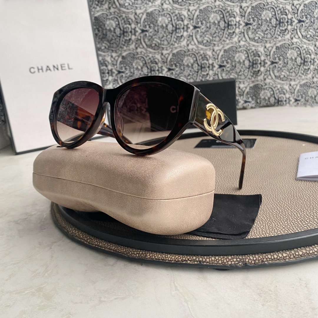Vintage Ch**el sunglasses