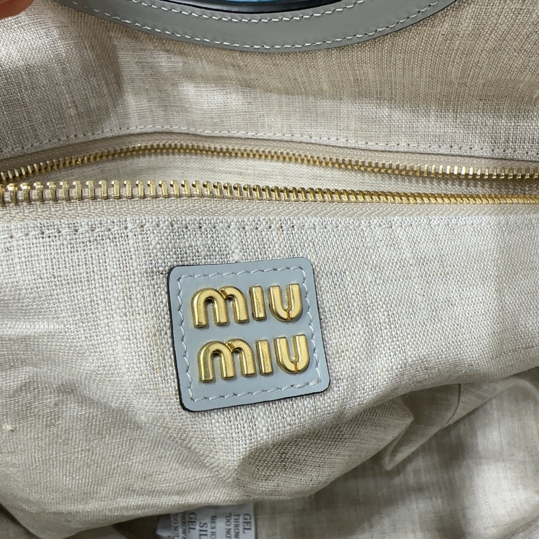 M1v hobo bag
