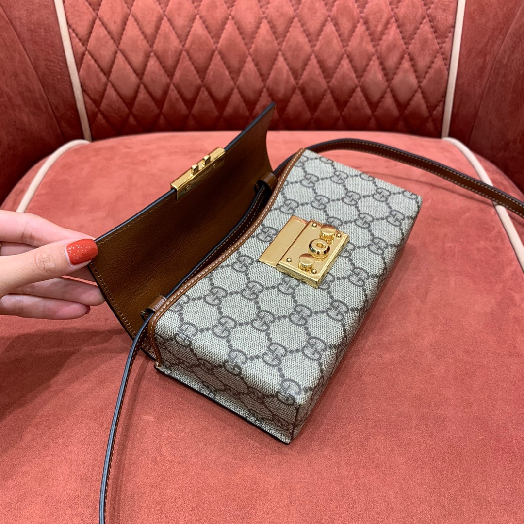 Gv*c1 padlock bag