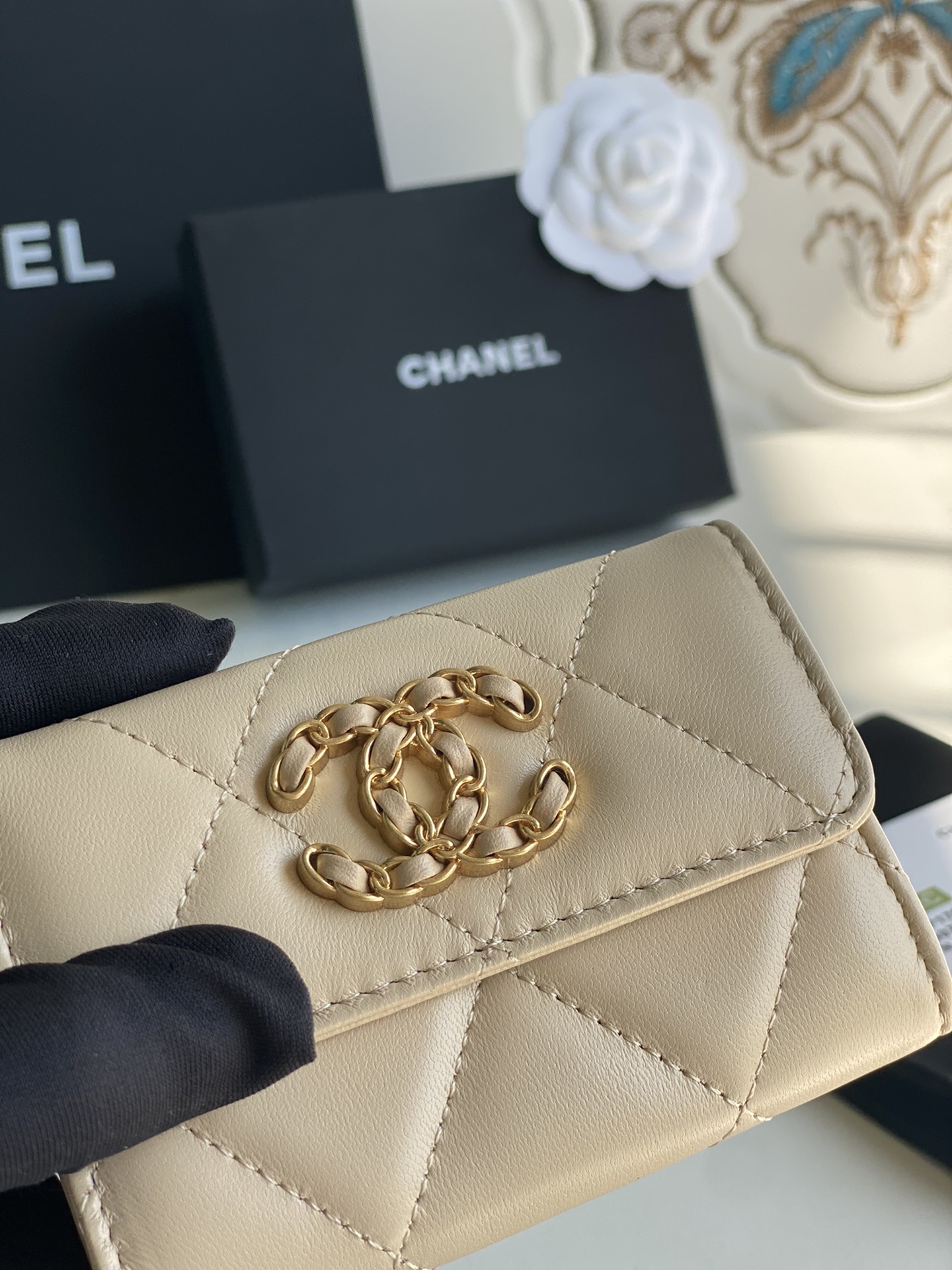 Ch**el 19 FLAP CARD HOLDER