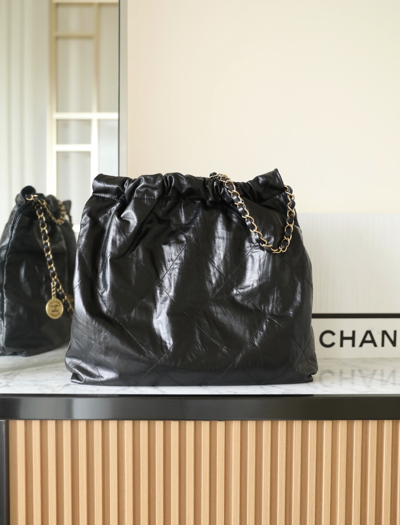 𝖬𝗈𝗇𝗍𝖾𝖻𝖾𝗅𝗅𝗈 zip bag
