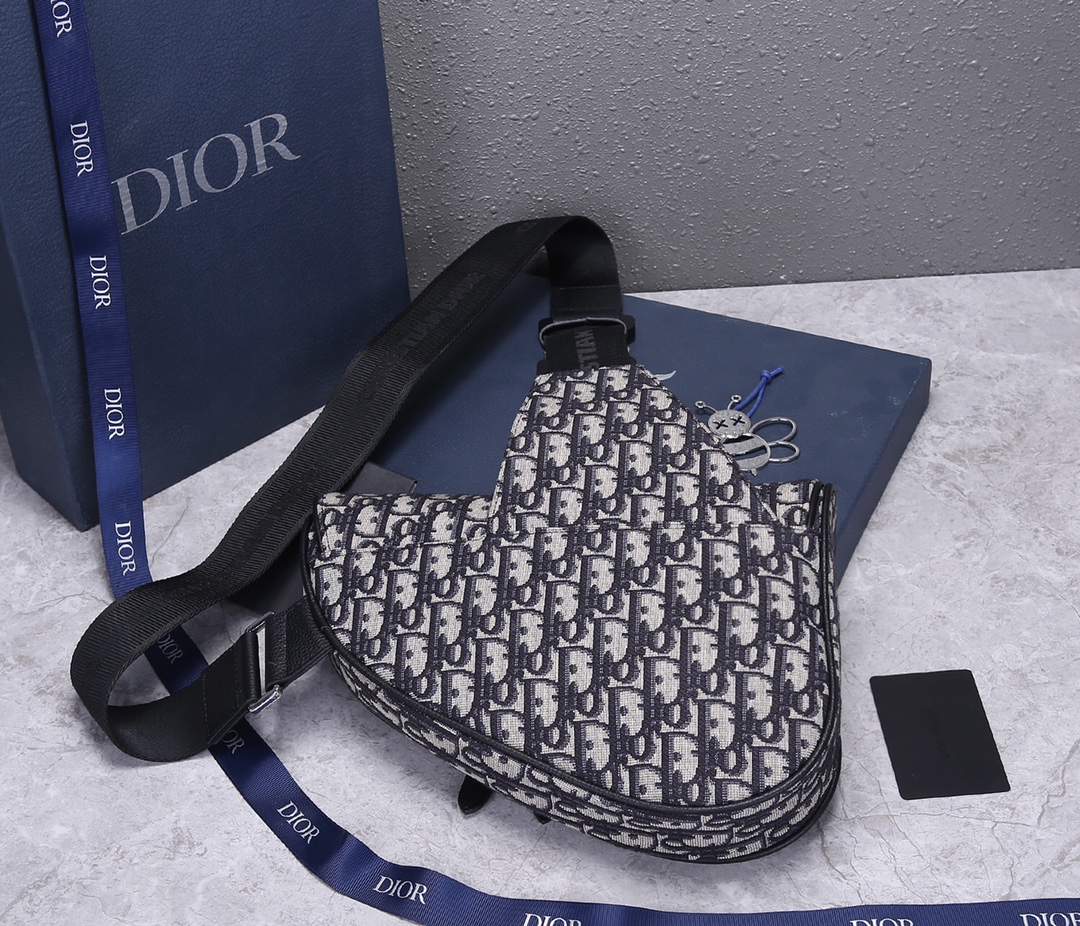 D10r Men’s Saddle Bag