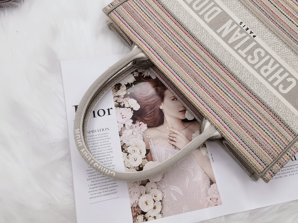 D10r Book Tote