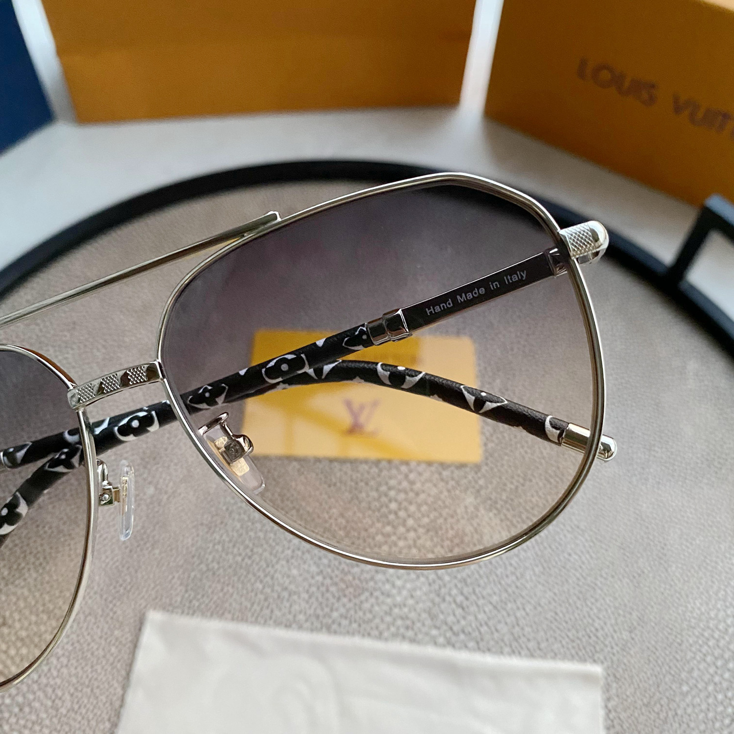 MATTHEW WILLIAMSON MAGNOLIA SUNGLASSES IN YELLOW GOLD