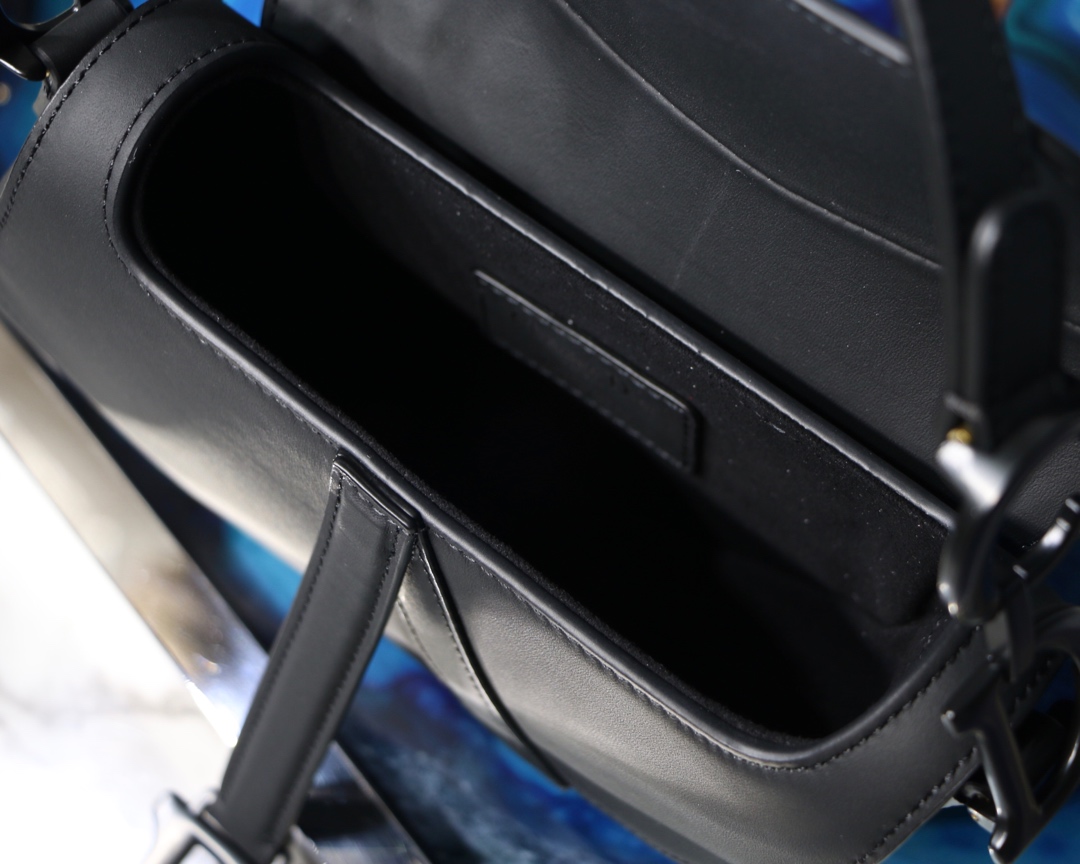 D10r Men’s Saddle Bag