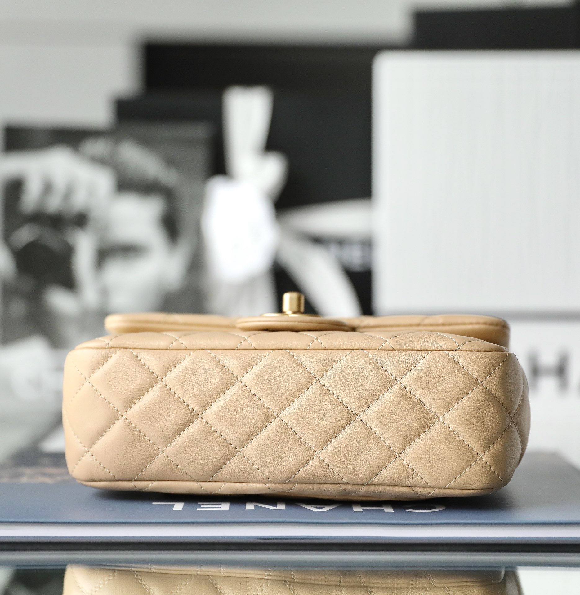 ch**el classic flap mini with G01den ball