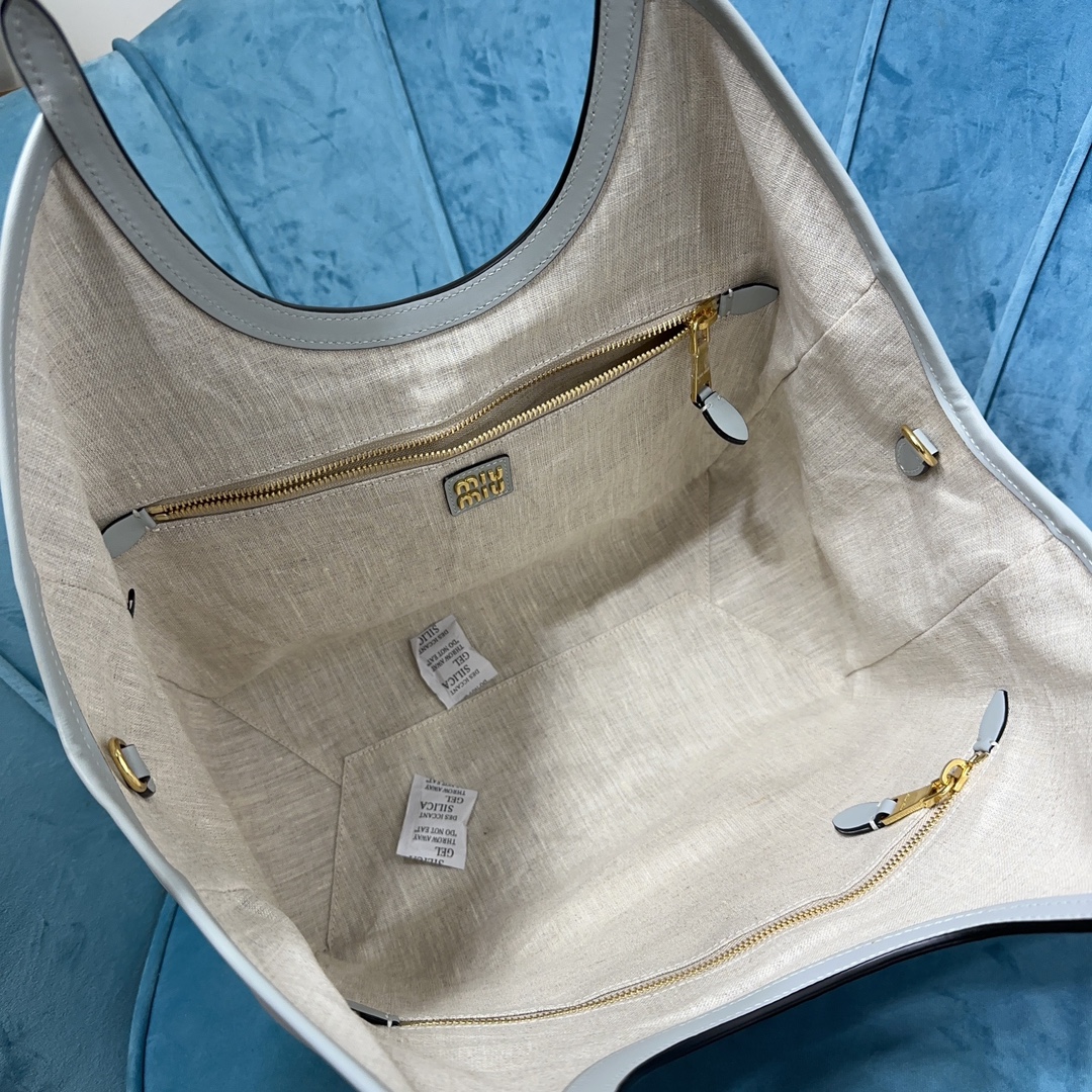 M1v hobo bag