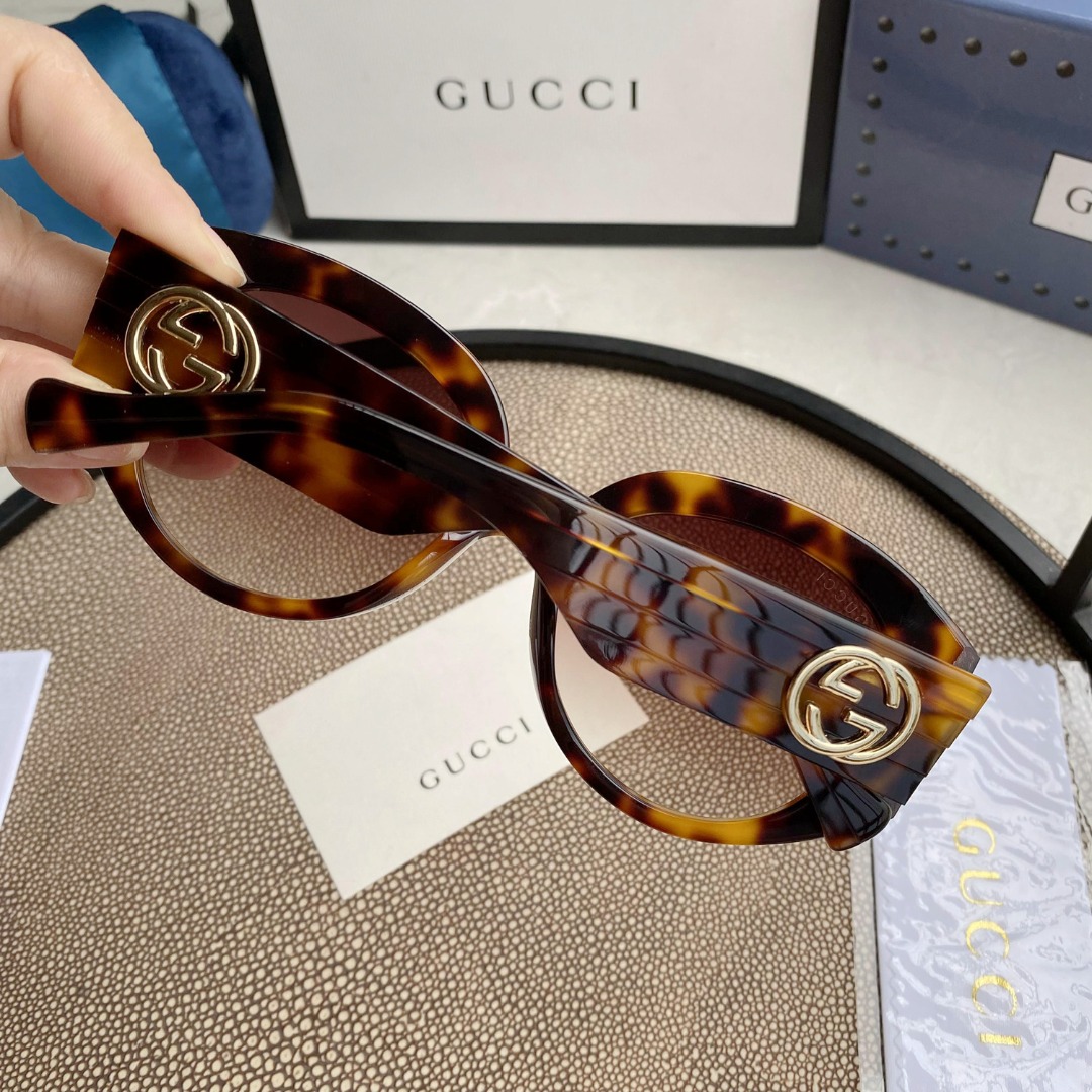 OVERSIZED ROUND SUNGLASSES