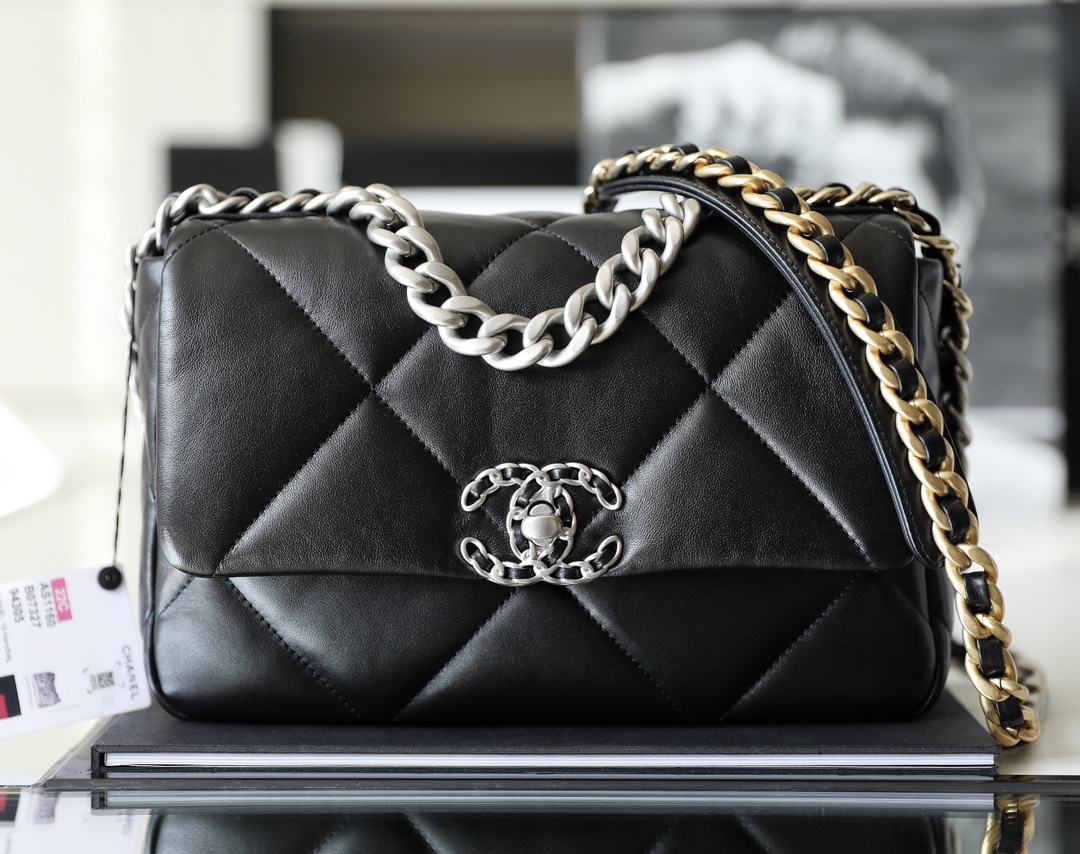 Classic flap bag