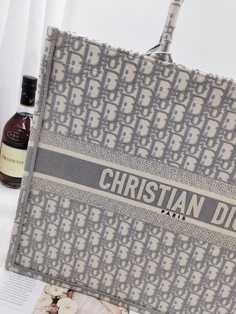D10r Book Tote