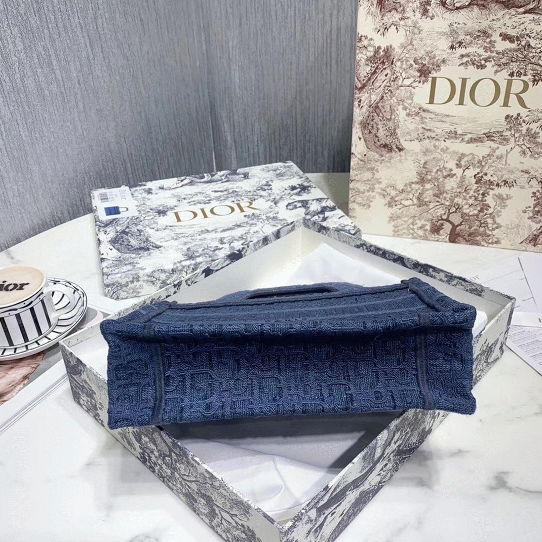 d10r mini book tote bag fake in De*1m blue oblique