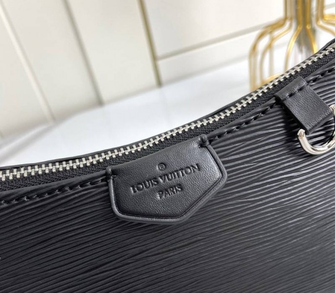 L0vis Vvtt0n Epi Leather Easy Pouch On Strap In Black