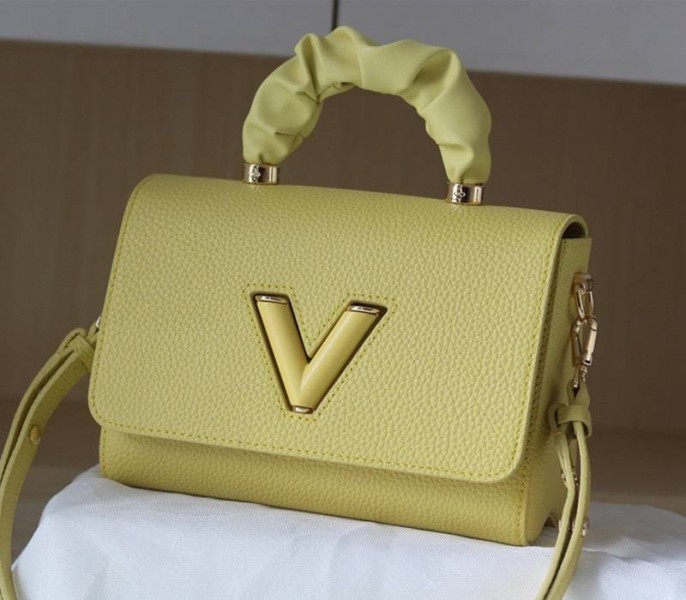 L0vis Vvtt0n Taurillon Leather Twist MM Scrunchie Handle In Ginger Yellow