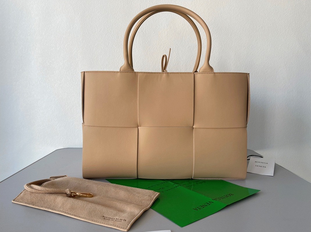 Replica B0tt*ga Ven*ta Arco Medium Tote Beige