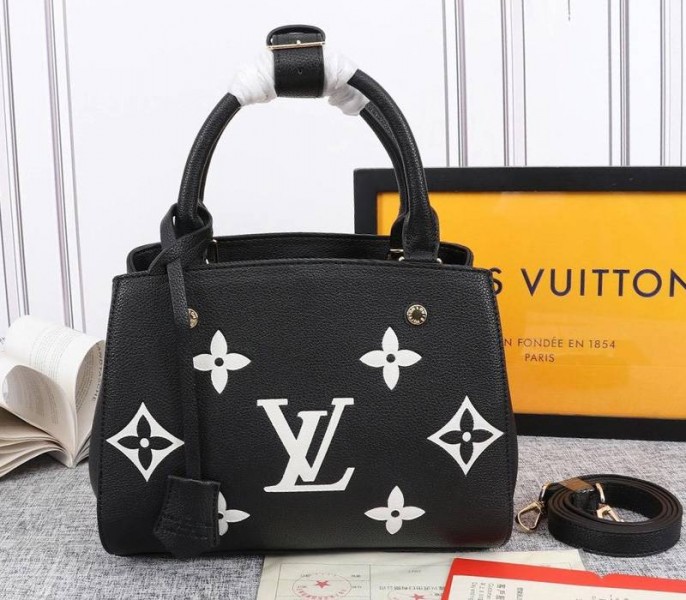 L0vis Vvtt0n Monogram Empreinte Montaigne BB In Black