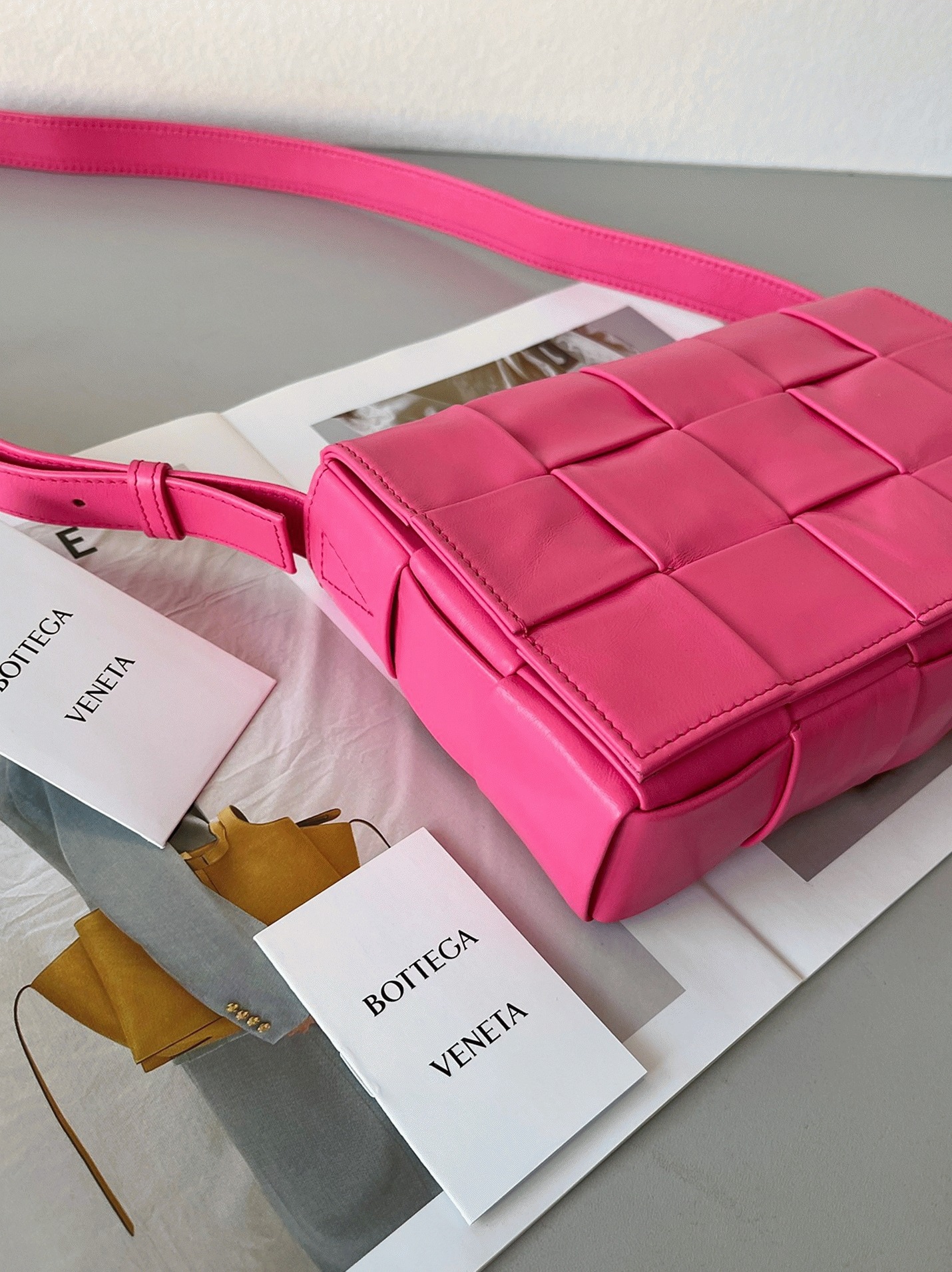 Top Quality Fake B0tt*ga Ven*ta Cassette Bag In Lollipop