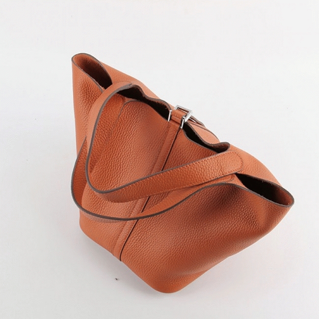 Orange knockoff H**me5 Picotin Lock handbag