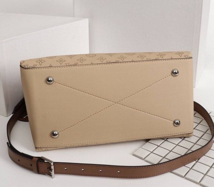 LV Mahina Beaubourg MM Hobo In Beige