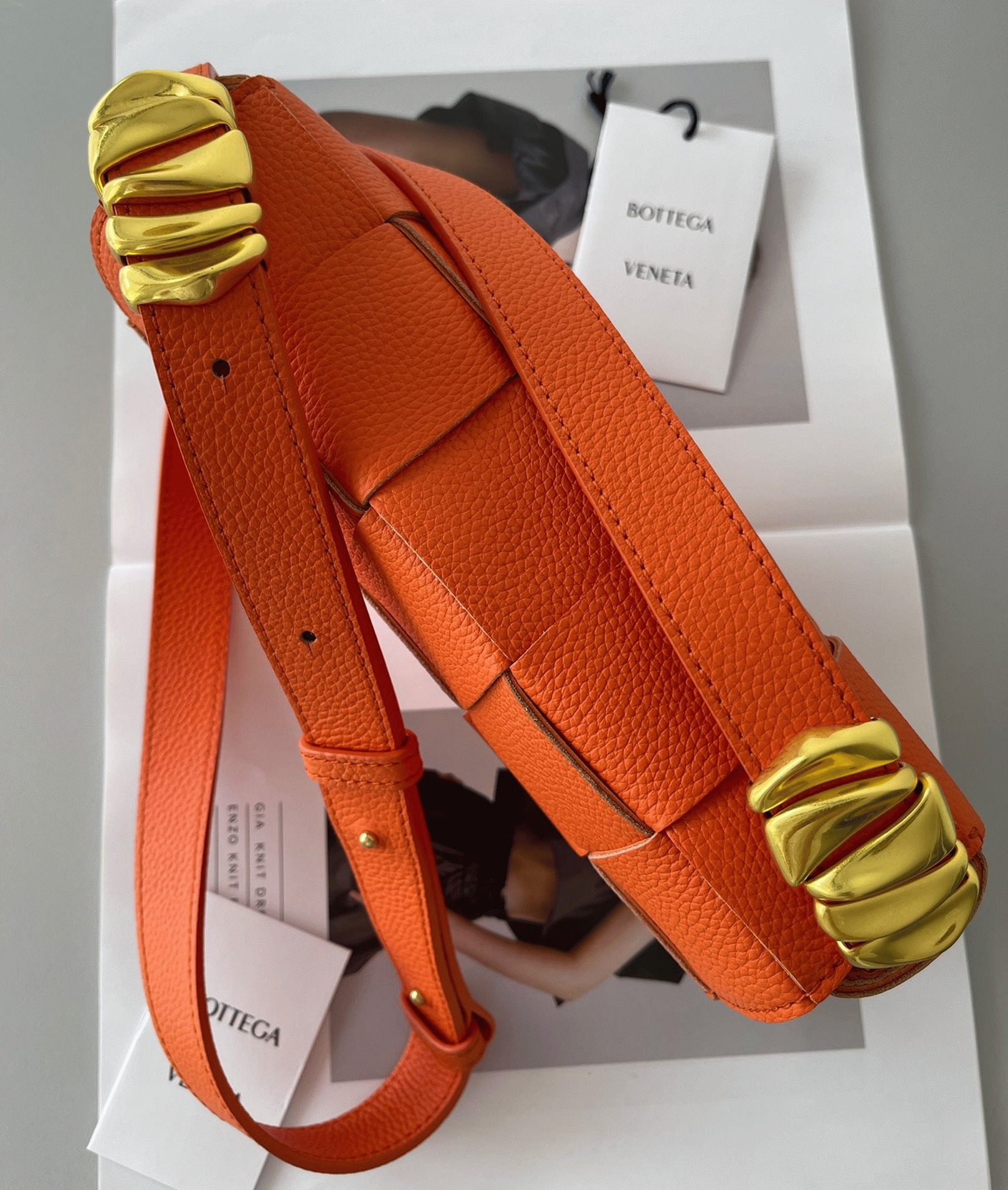 Top Quality Knockoff B0tt*ga Ven*ta Cassette Bag In Maple